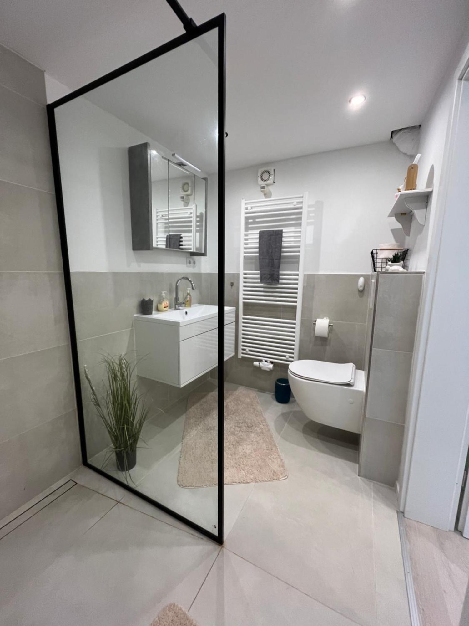 Moderne Ferienwohnung Mit Guter Ausstattung Und Self Checkin Bodenwerder Eksteriør billede